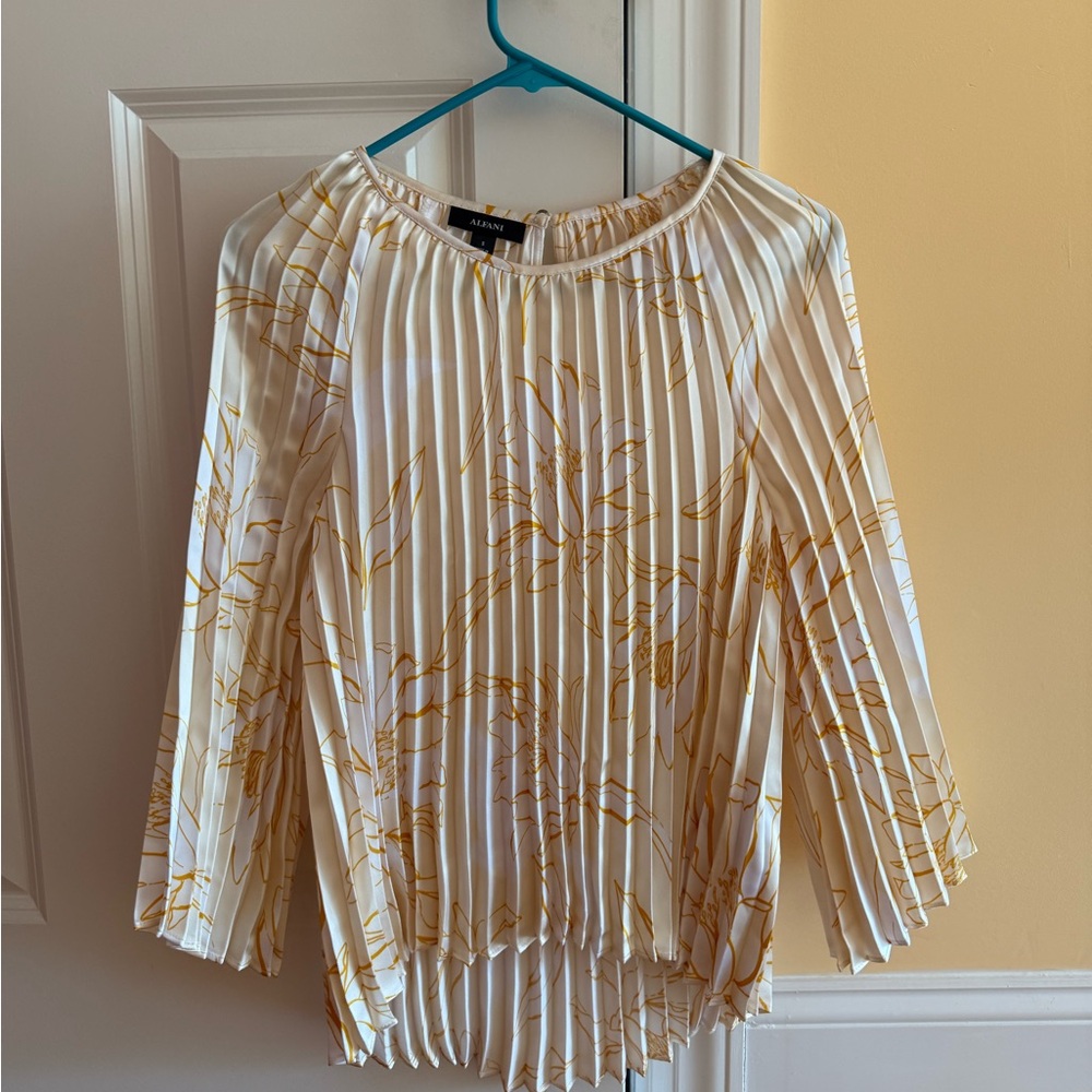 NWOT Alfani Pleated Blouse - Small